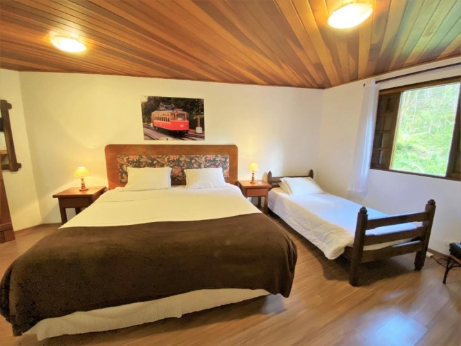 Standard Triple room