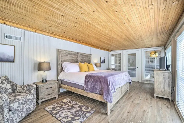 Eclectic 'osage Cottage' in Historic District