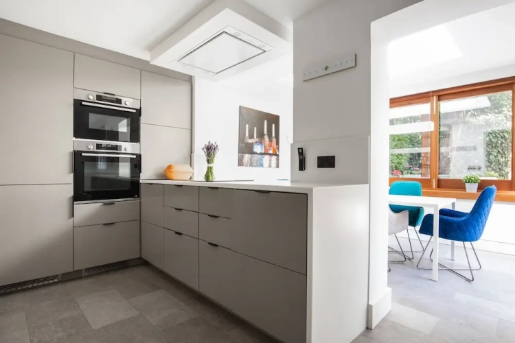 3 Bedrooms Apartment