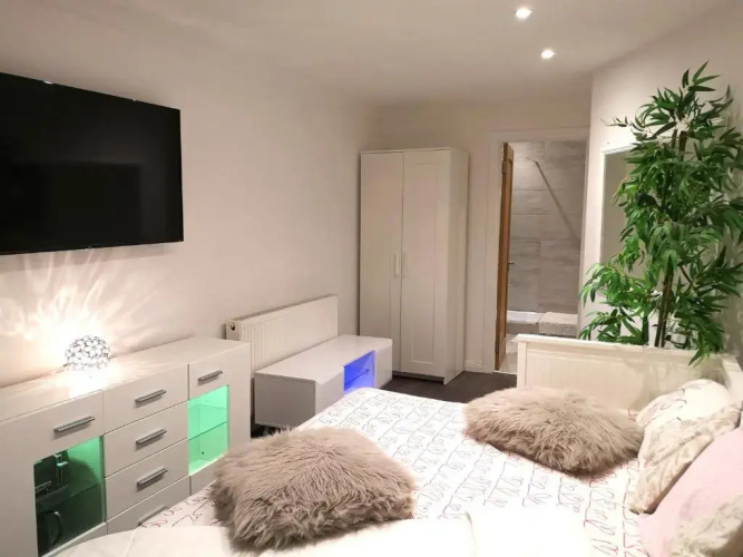 New SLEEP 4 COSY HOME