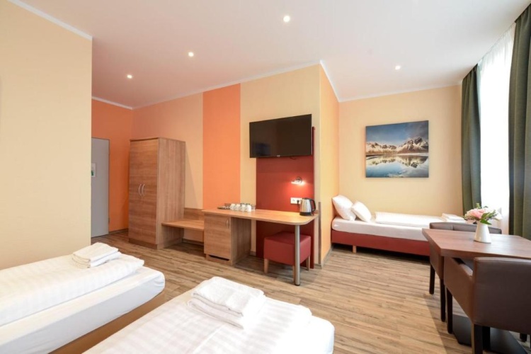 Standard Triple room