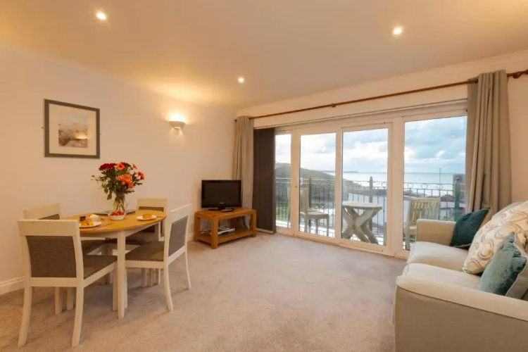 Beachcombers Apartments