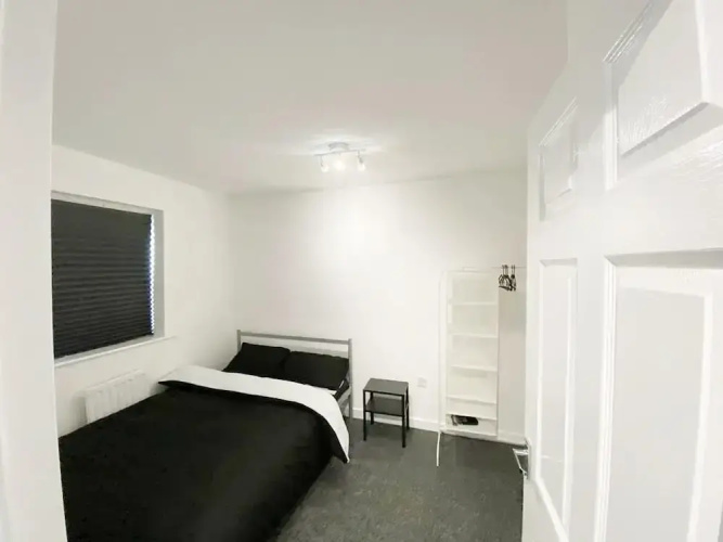 Remarkable 3-bed House in Sheffield