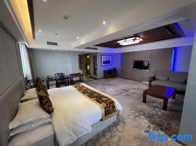Deluxe Double Suite