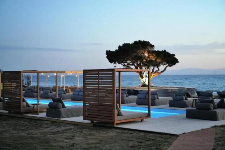 1 Bedroom Deluxe room beachfront
