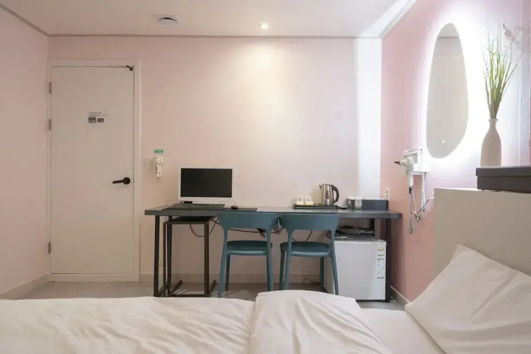 Hotel Nine