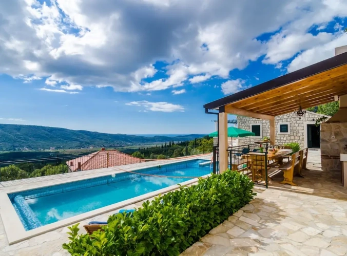 4 Bedrooms Villa with balcony