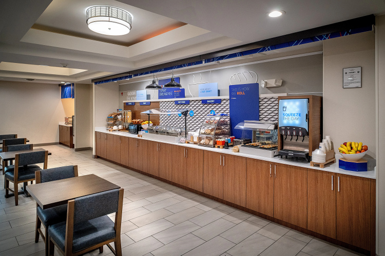 Holiday Inn Express And Suites Fairmont photo 34
