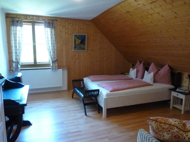 Standard Triple room