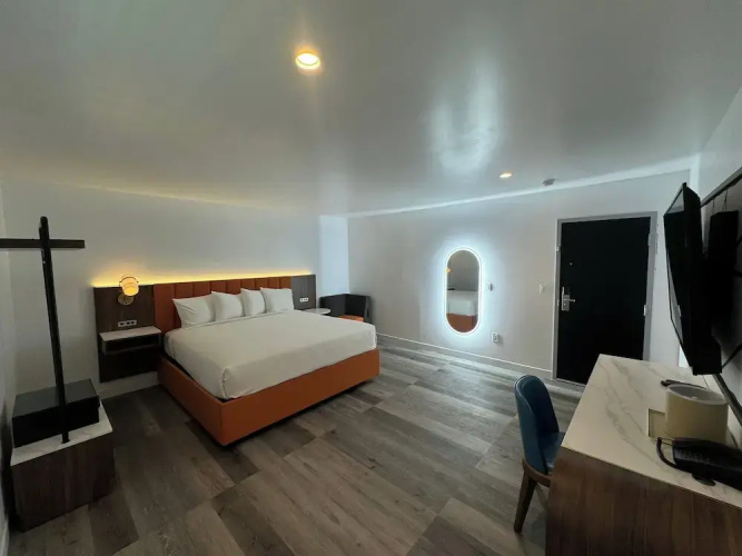 Hotel Rudra - Hollywood