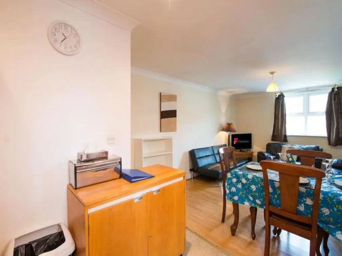 2 Bedrooms Apartment