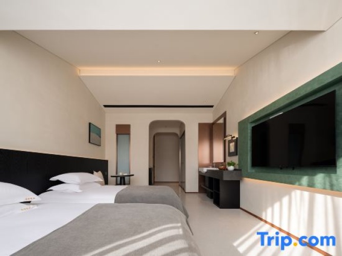 Standard Twin room with view