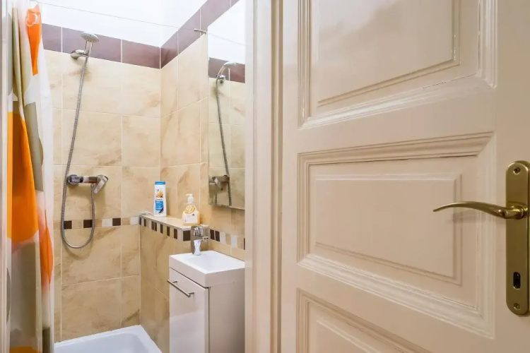 BERTA - 4 Bedrooms, 3 Baths