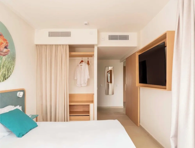 Suite with balcony and beachfront