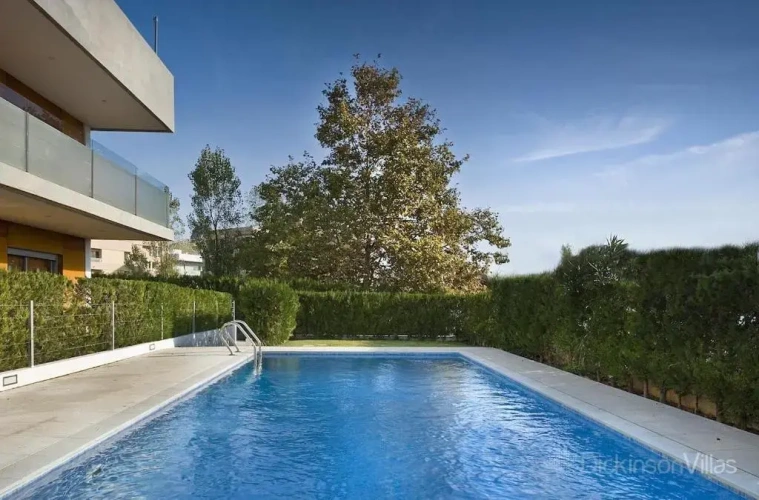 3 Bedrooms Apartment