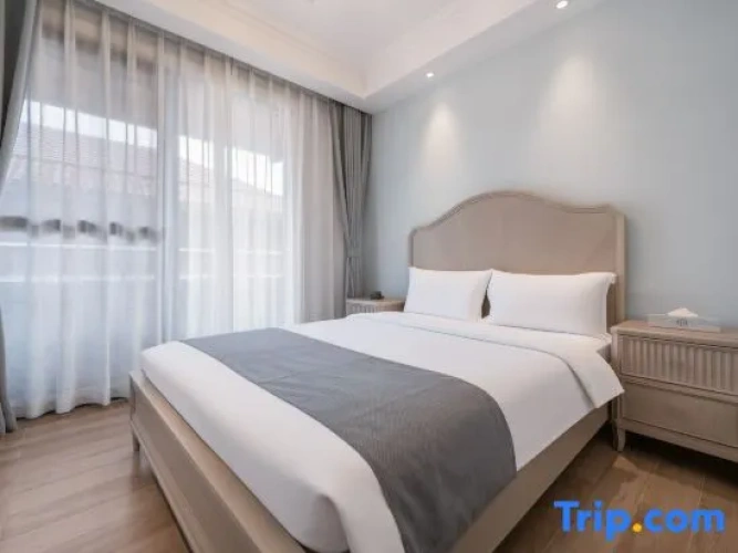 3 Bedrooms Family Suite with garden view