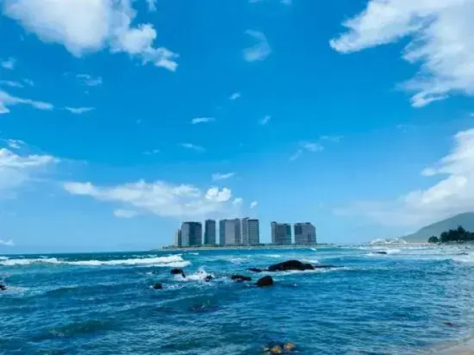 Liwo Surfing Seaview Hotel