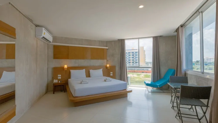 Luxury room with garden view