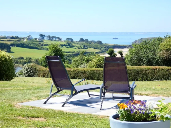 Cottage with sea view