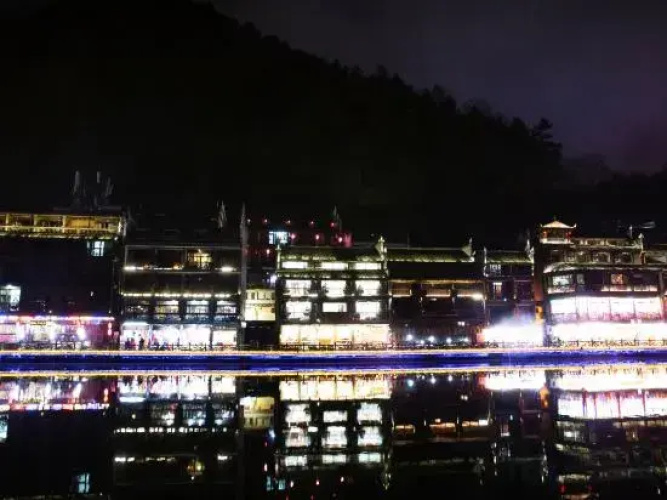 Zixuan Pavilion Riverside Inn