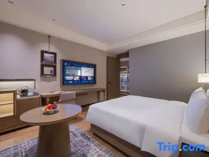 2 Bedrooms Single Family Suite