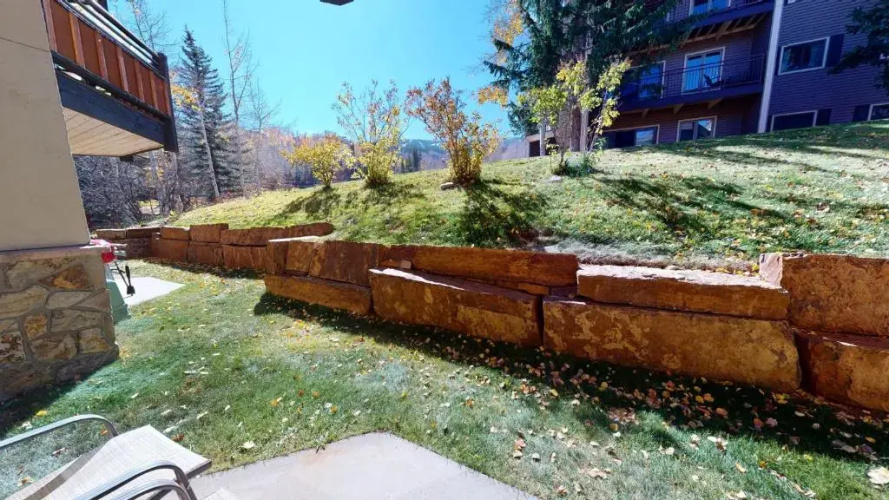 Laurelwood Condominiums Studio Premier Unit 404