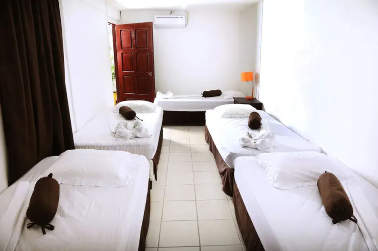 Hostal Sleep Easy Inn