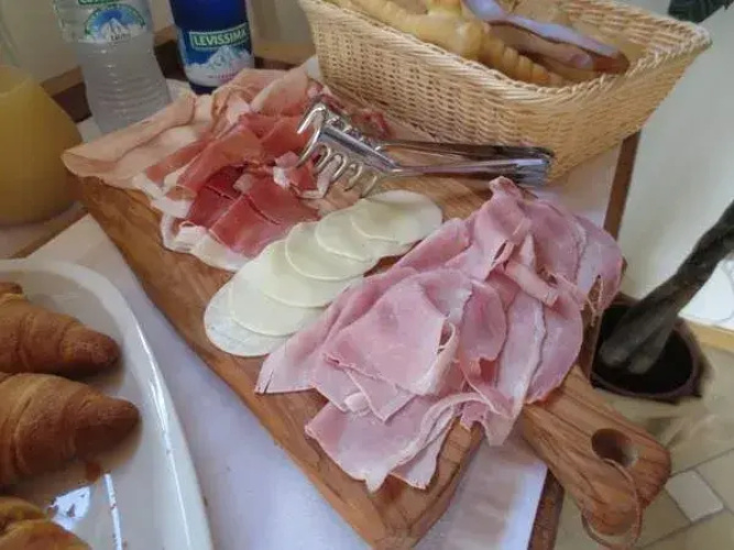 Ladino Room  Breakfast