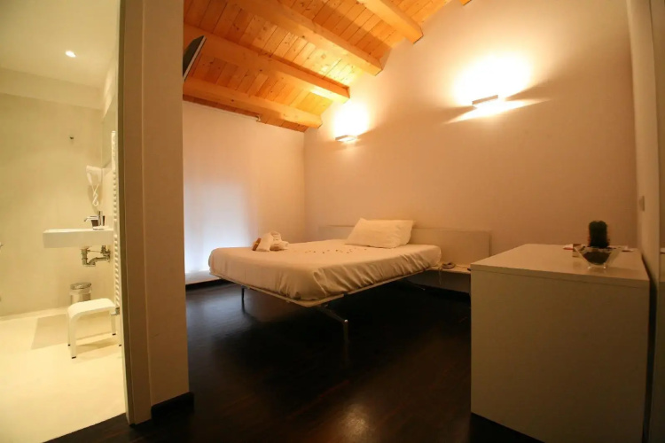 15.92 Hotel