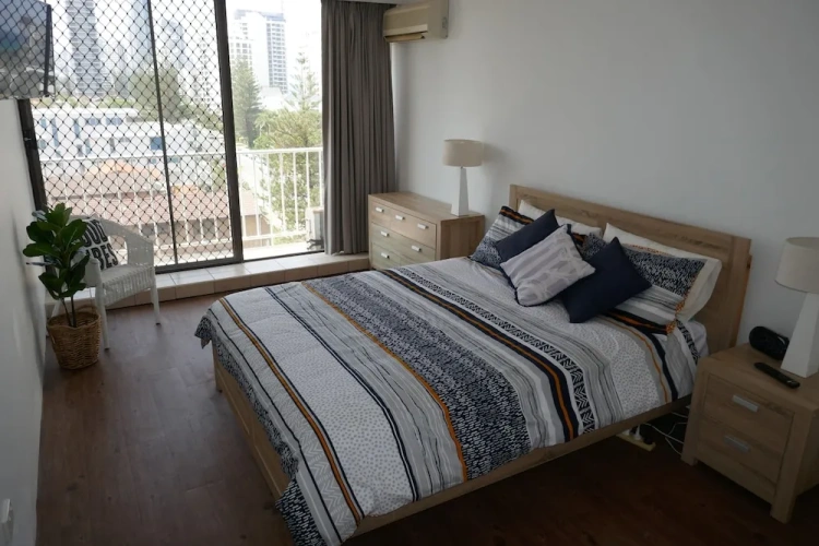 2 Bedrooms Apartment