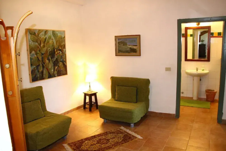 Apartment in Guasticce With Shared Pool