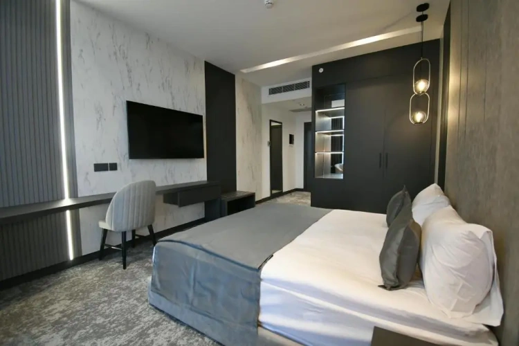 Standard room with land view