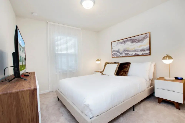 5 bed Town Home With Pool