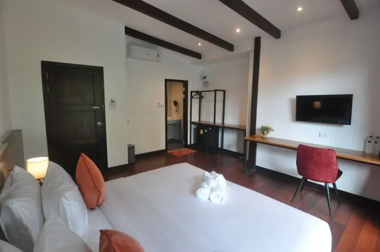 The Eight Ratvithi House
