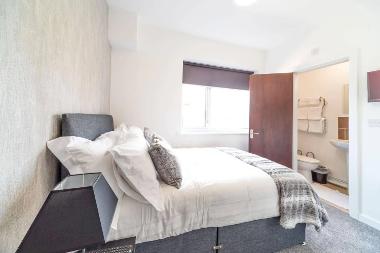 Kirks Korner Hotel