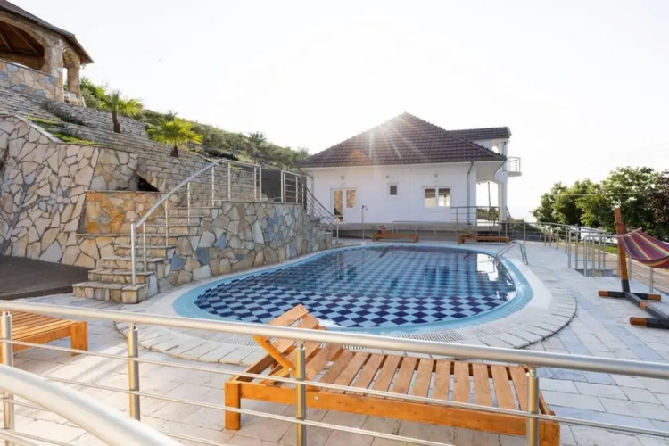 The Lake House 1 in Shkod r