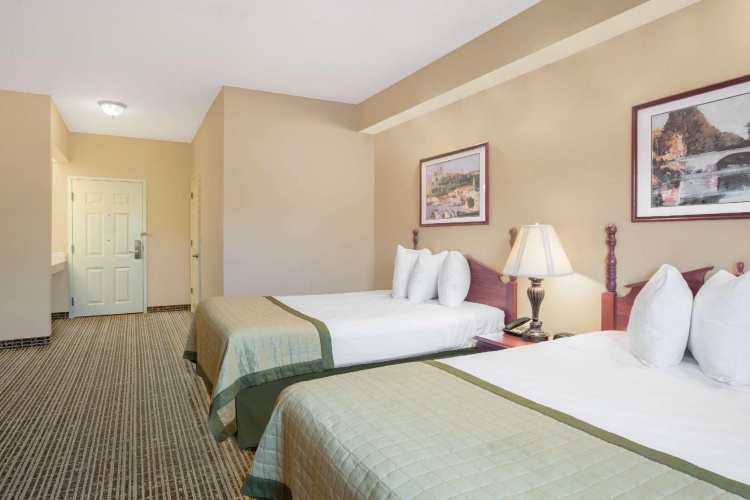 Standard Quadruple room