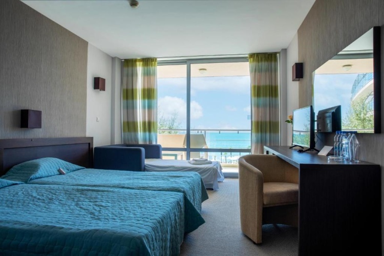 Standard Twin room with sea view