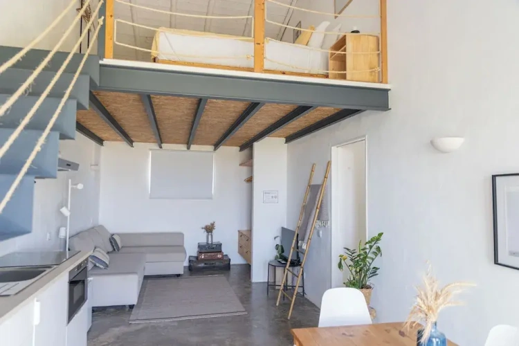 Family Studio with garden view