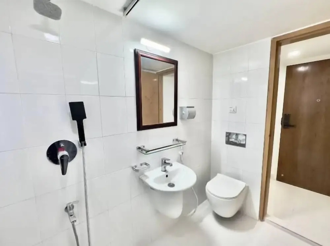250 sqft 2 Studio Apt Pool and Sauna