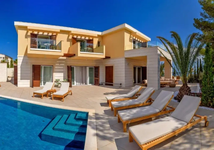 Deluxe Villa