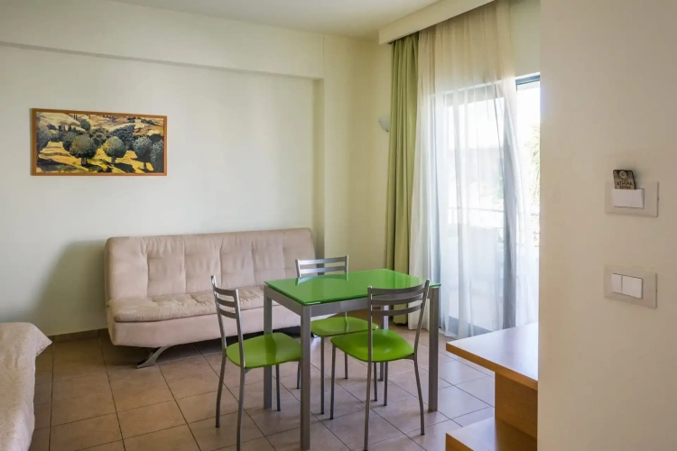 1 Bedroom Apartment with garden view