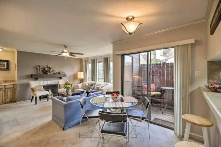 2 Bedrooms Apartment
