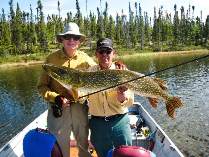 Selwyn Lake Lodge