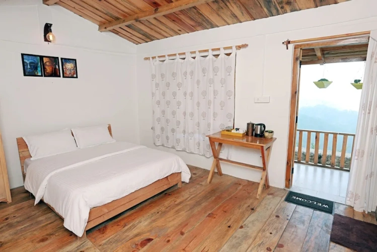 1 Bedroom Standard Double room with mountain view