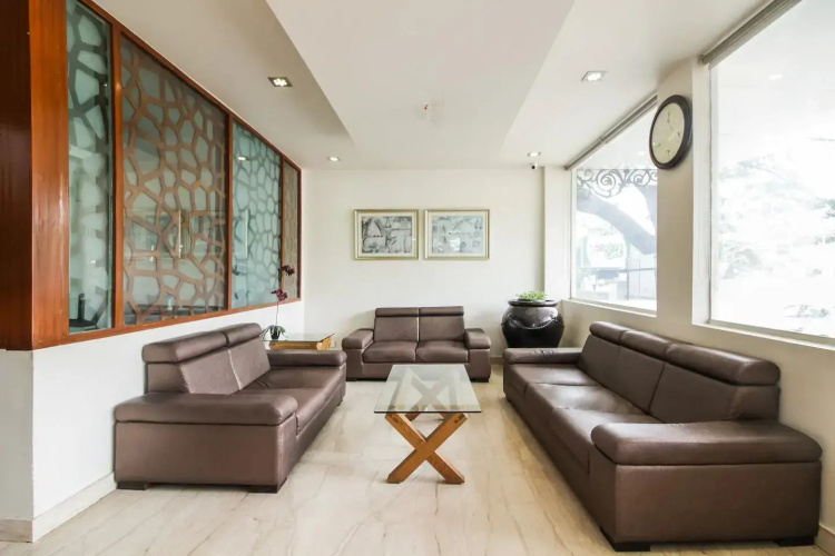 Hotel White Parrot