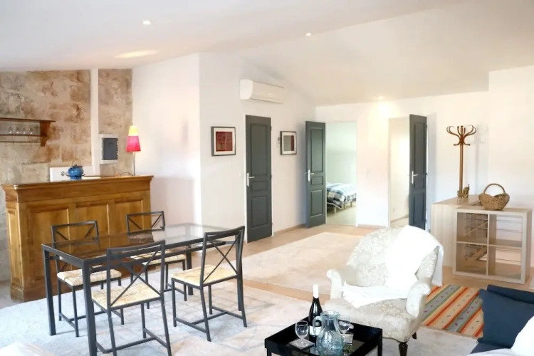 2 Bedrooms Apartment