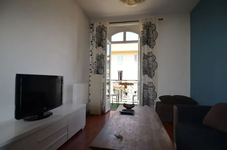 Apartment 5 Persons In Acropolis District In Nice