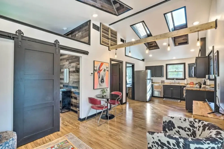 2 Bedrooms Apartment