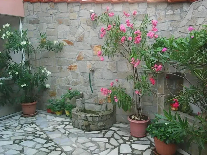 Veliana Guest House